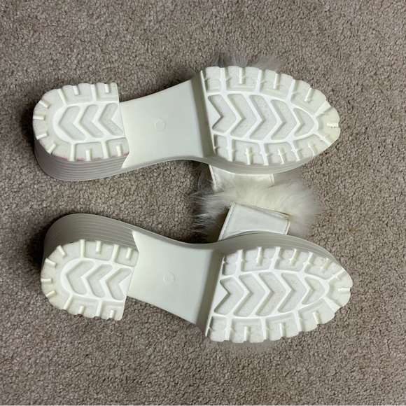 Fuzzy heels - Picture 3 of 4